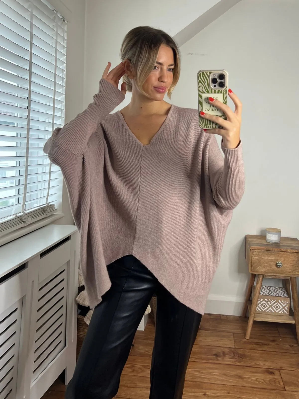 Ella Oversized knitted V Neck Jumper / Beige